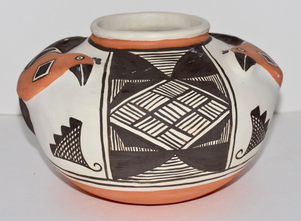 ACOMA POTTERY NATIVE AMERICAN HAND PAINTED VESSEL POT